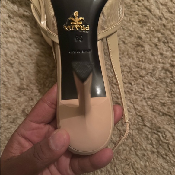 Prada - Picture 7 of 10